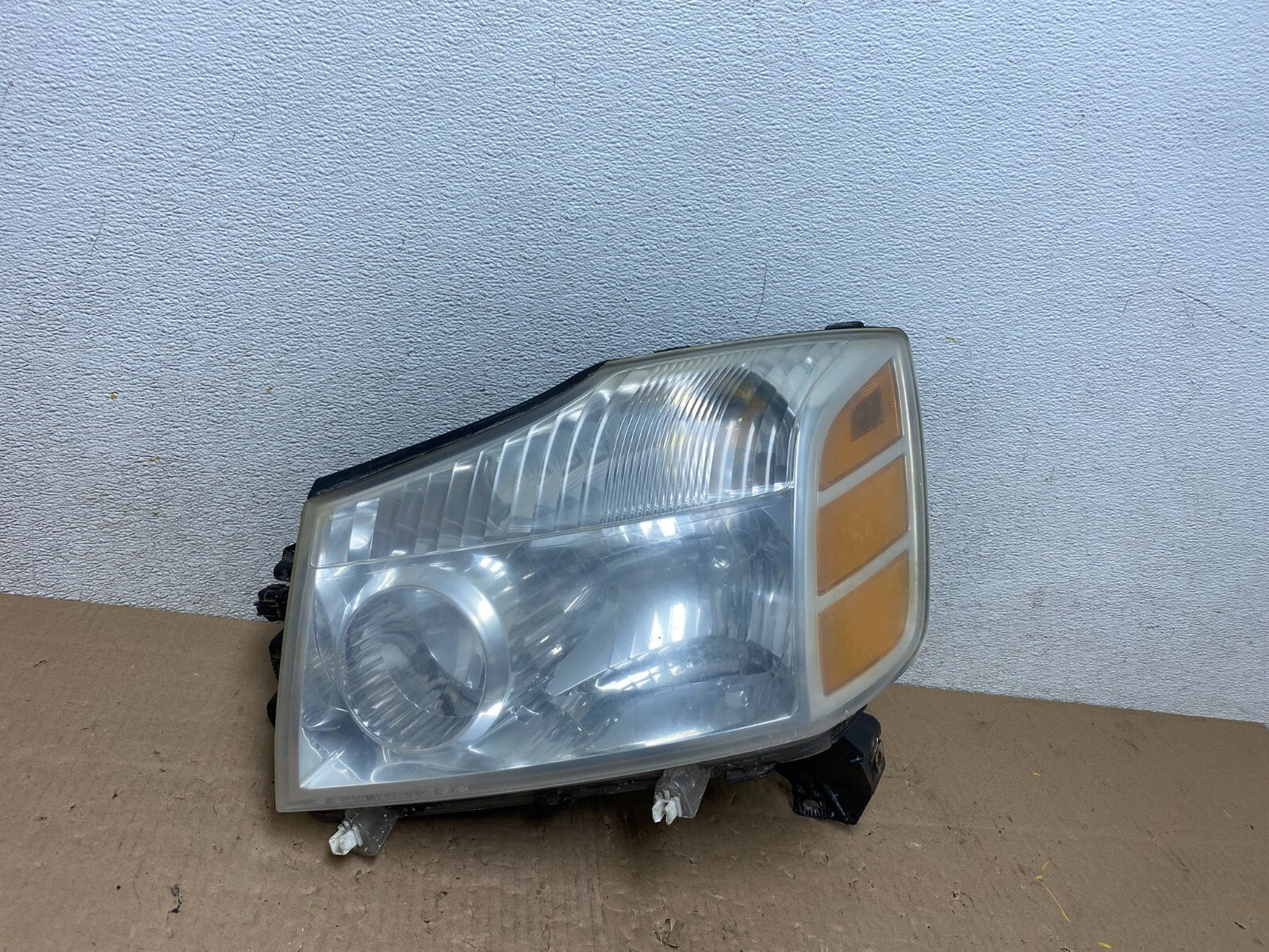 2004 to 2007 Nissan Armada Left Driver Lh Side Headlight Halogen M4920 DW0