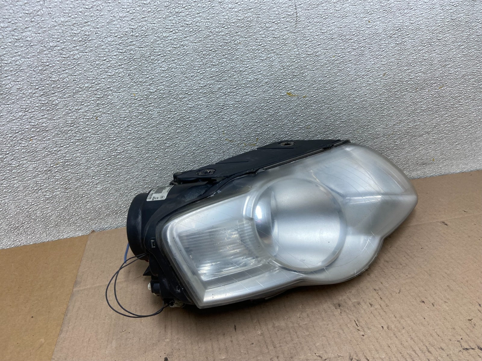 2006-2010 Volkswagen Passat Right Passenger Side Halogen Headlight Z3913 DW2