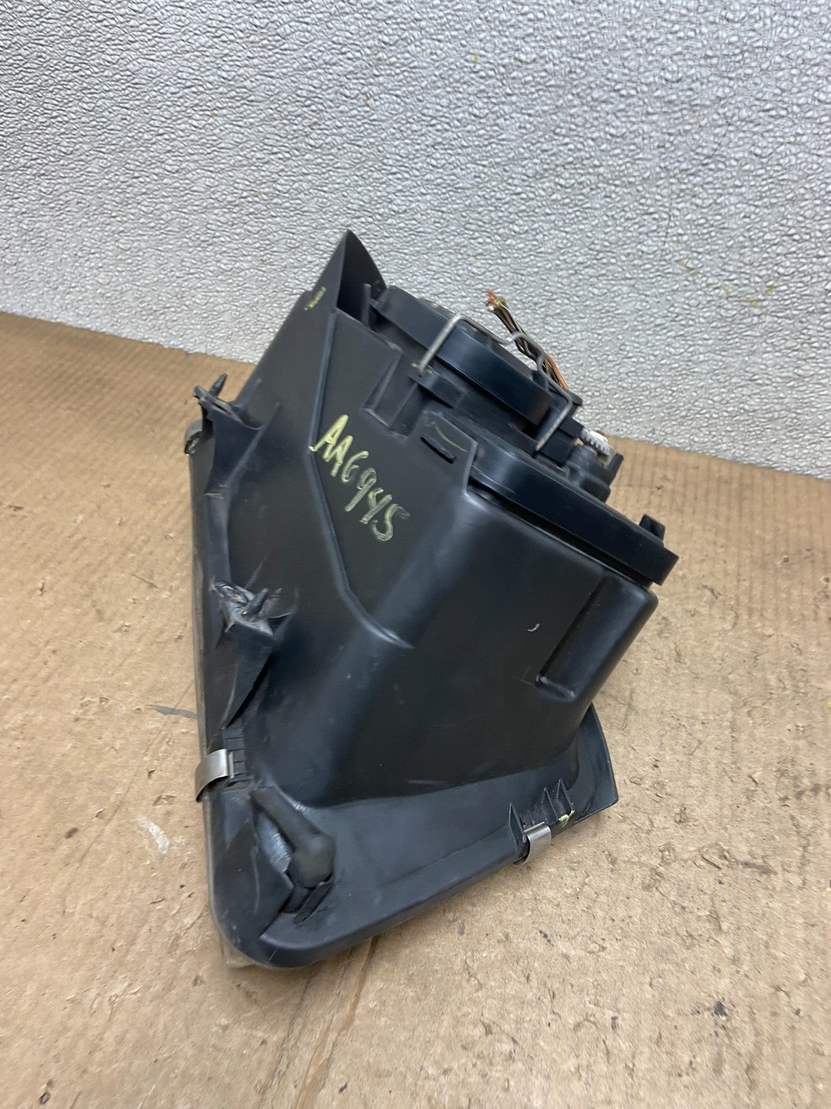 2002-2006 Volkswagen Jetta Left Driver LH Side Headlight AA6945 DW4
