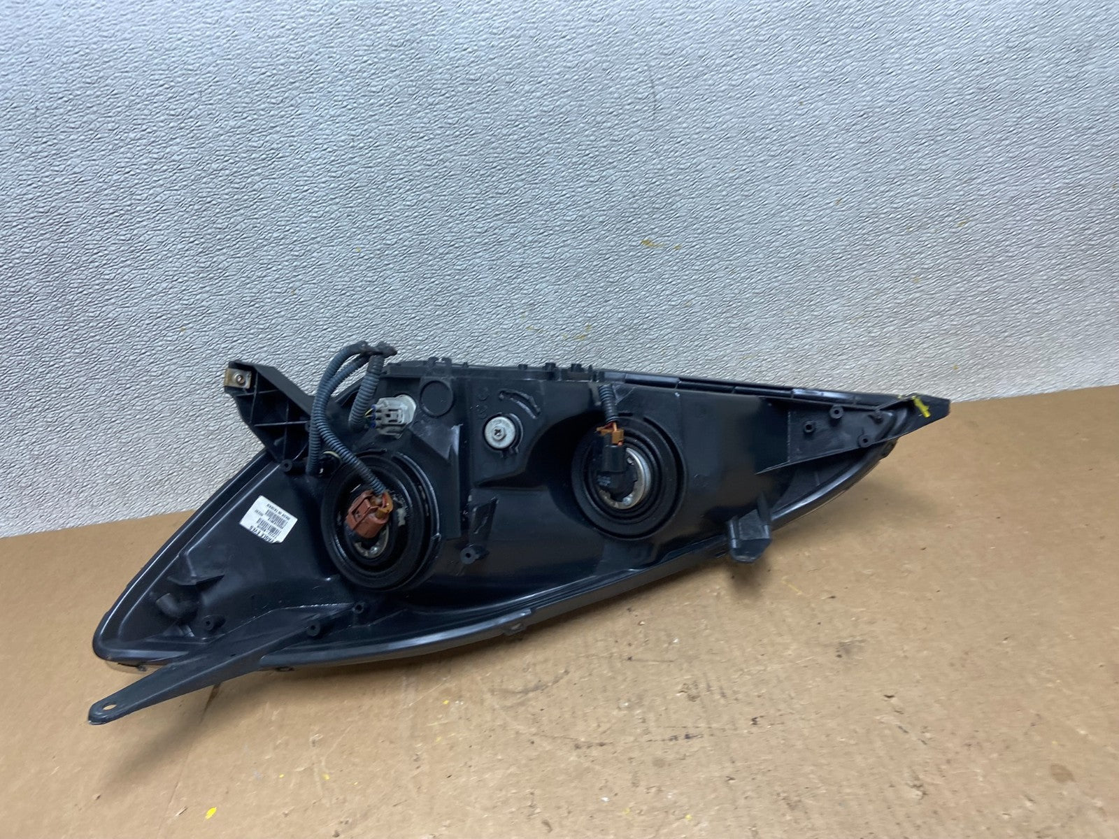 2004-2005 Toyota Sienna Driver Right Passenger Halogen Headlight OEM Z7672 PS6