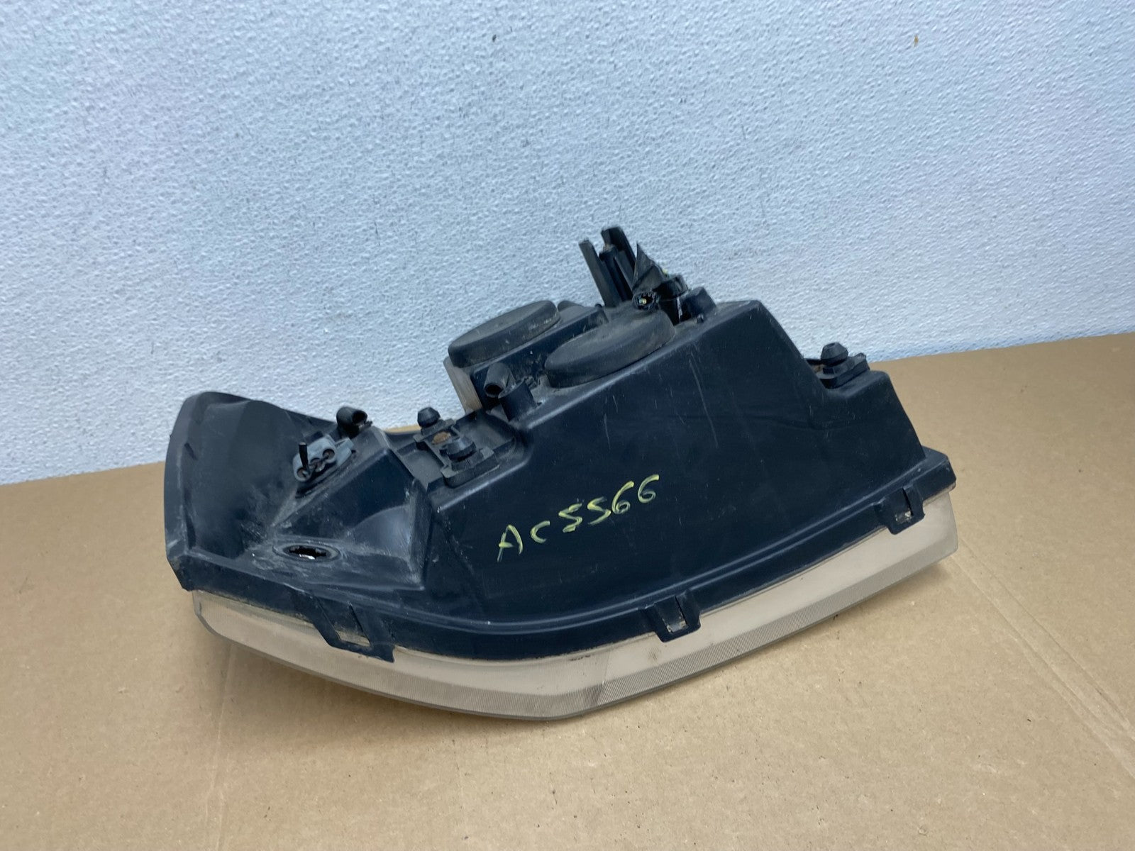 2002 to 2009 Gmc Envoy Left Driver Lh Side Headlight Halogen Oem AC5566 DW6