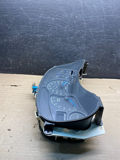 2002 GMC Yukon Speedometer Cluster Gauge ah9935 DG1