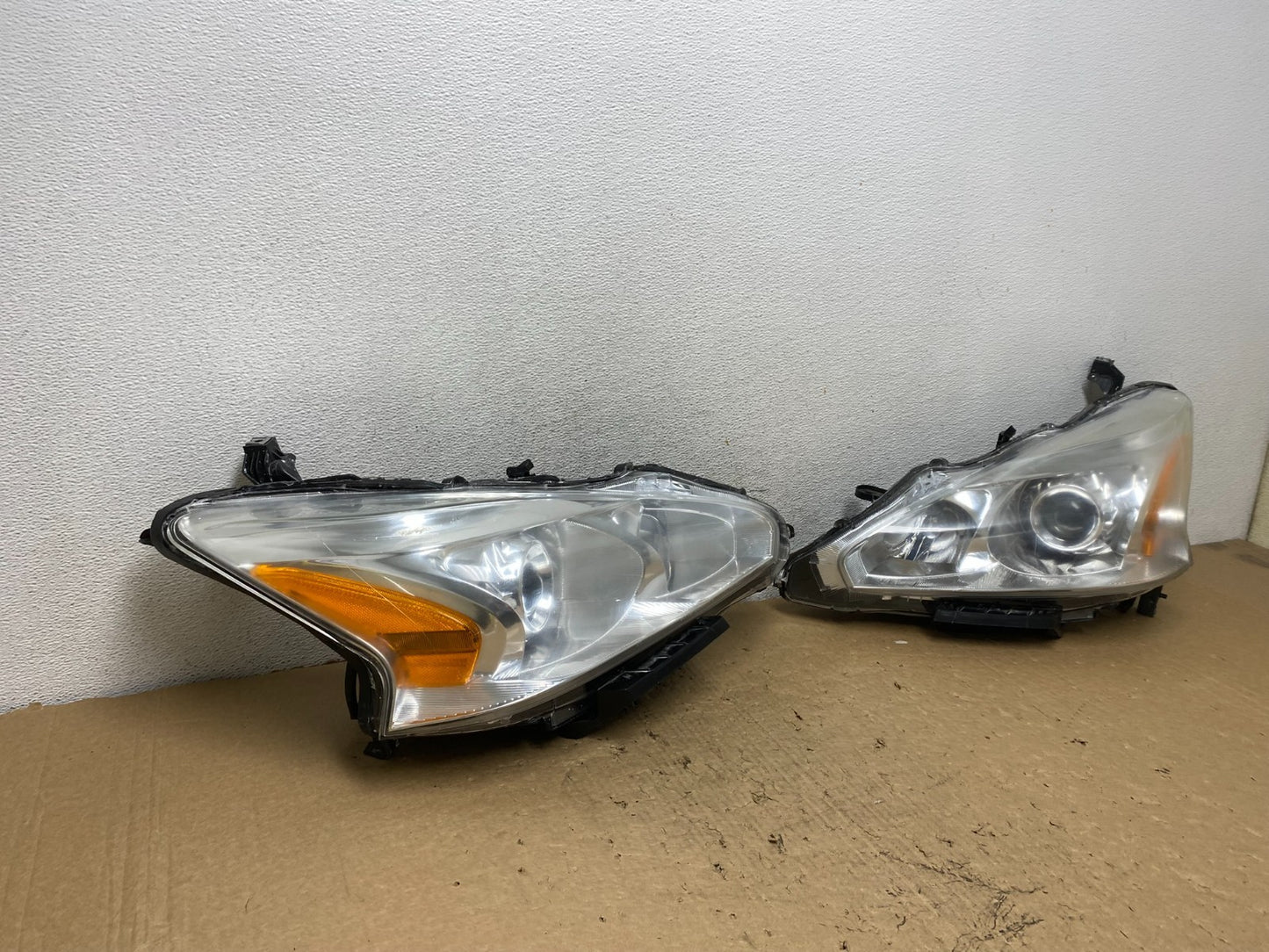2013 to 2015 Nissan Altima Left+Right Side Set Halogen Headlights AF8192 DW2