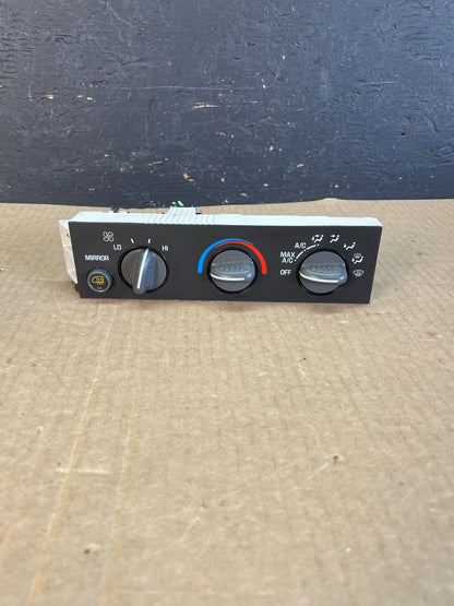 2001 - 2007 GMC Chevrolet Express 1500 Climate Control A/C AF3689 DG0