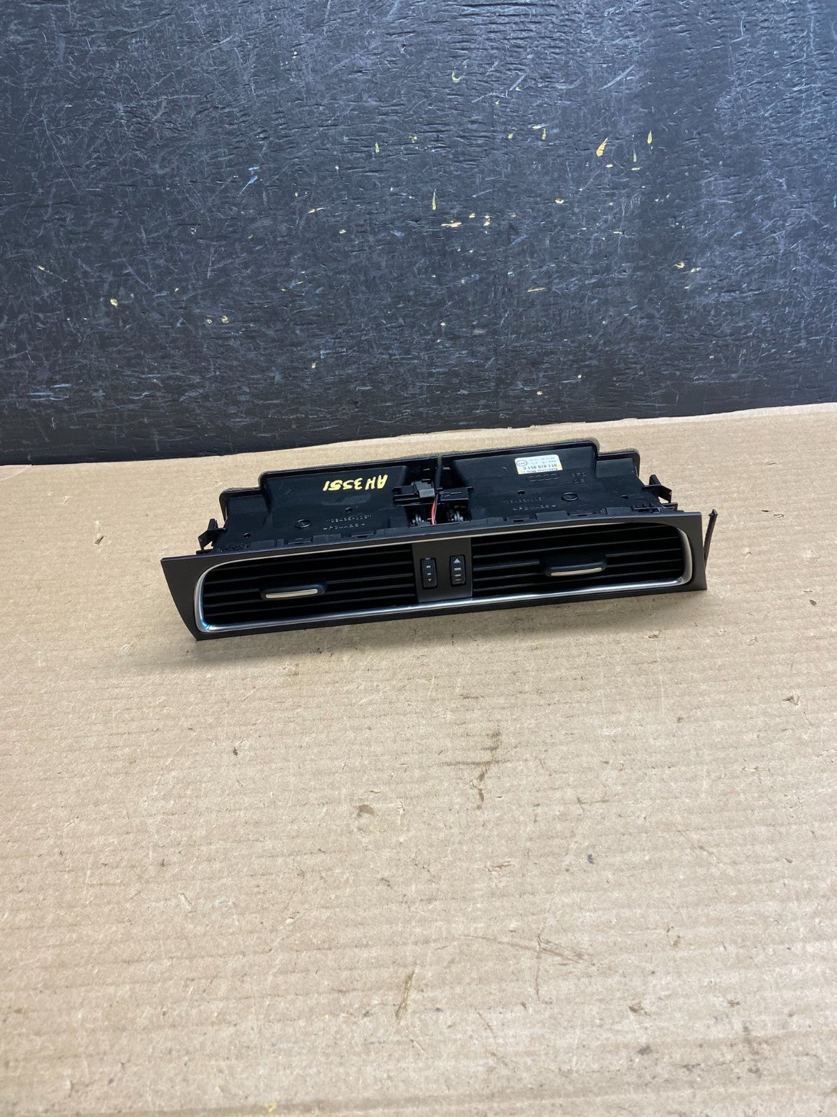 2009 to 2012 Audi A4 Center Dashboard Air Vent AH3551 DG0
