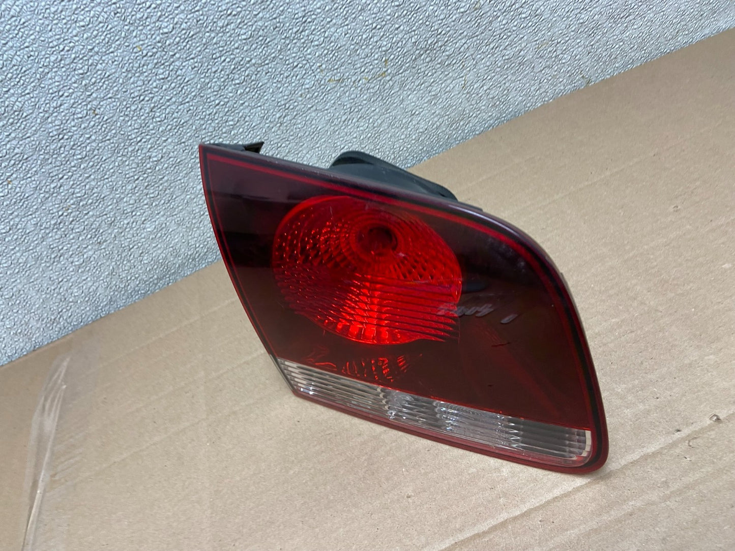 2007-2010 Volkswagen Touareg Left driver Side Inner Tail Light Oem AA8636 LK1