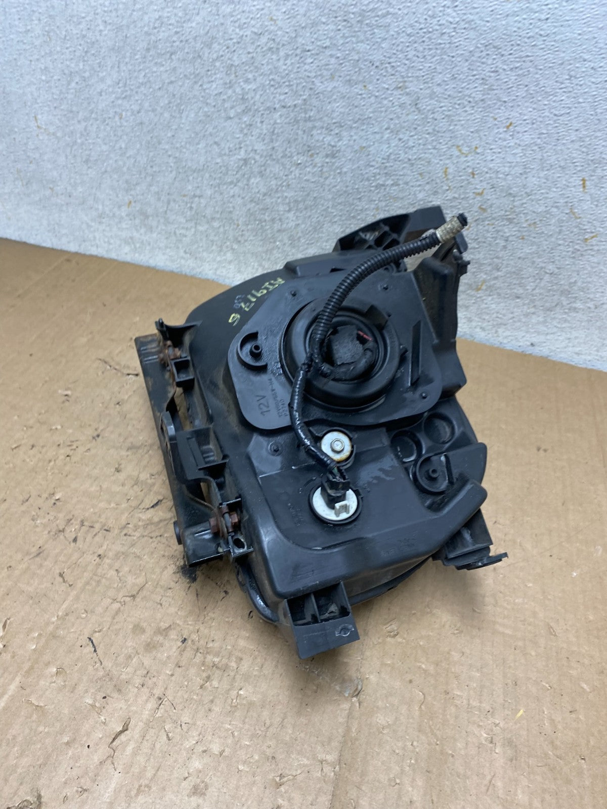 2003 to 2006 Honda Element Left Driver Lh Side Headlight AI9176 DW8