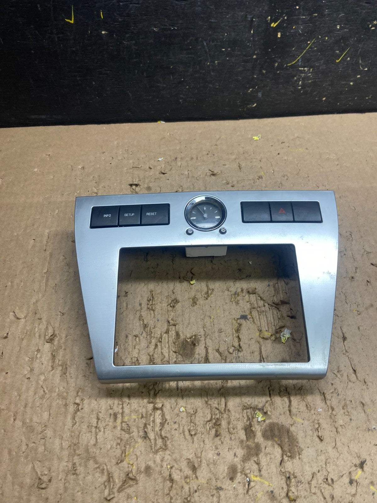 2006 to 2009 Ford Fusion Center Dash Radio Clock Bezel Trim OEM t8816 DG0
