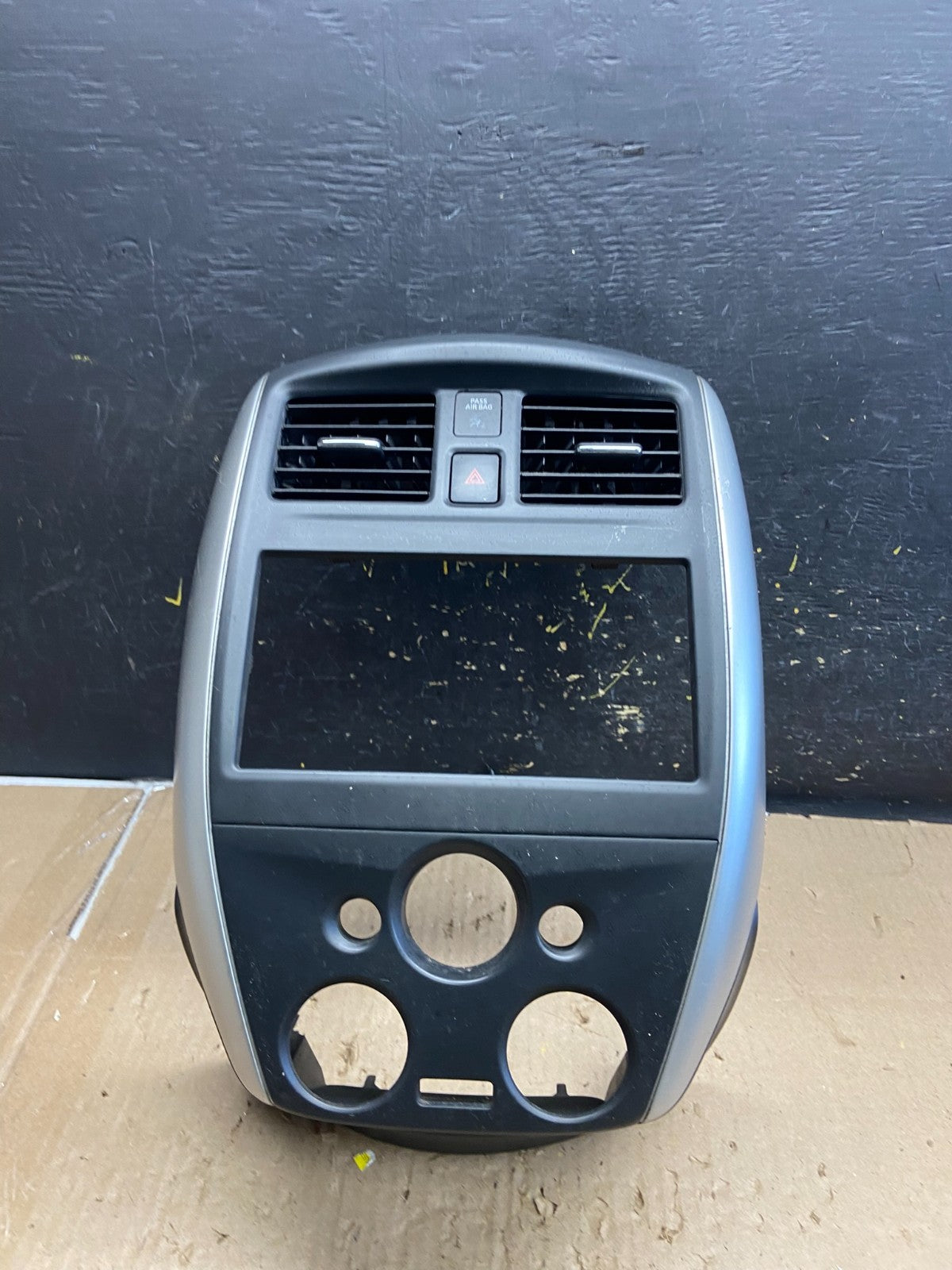 2015-2019 Nissan Versa Hatchback Center Dash Radio Climate Bezel Air Vent AB55050