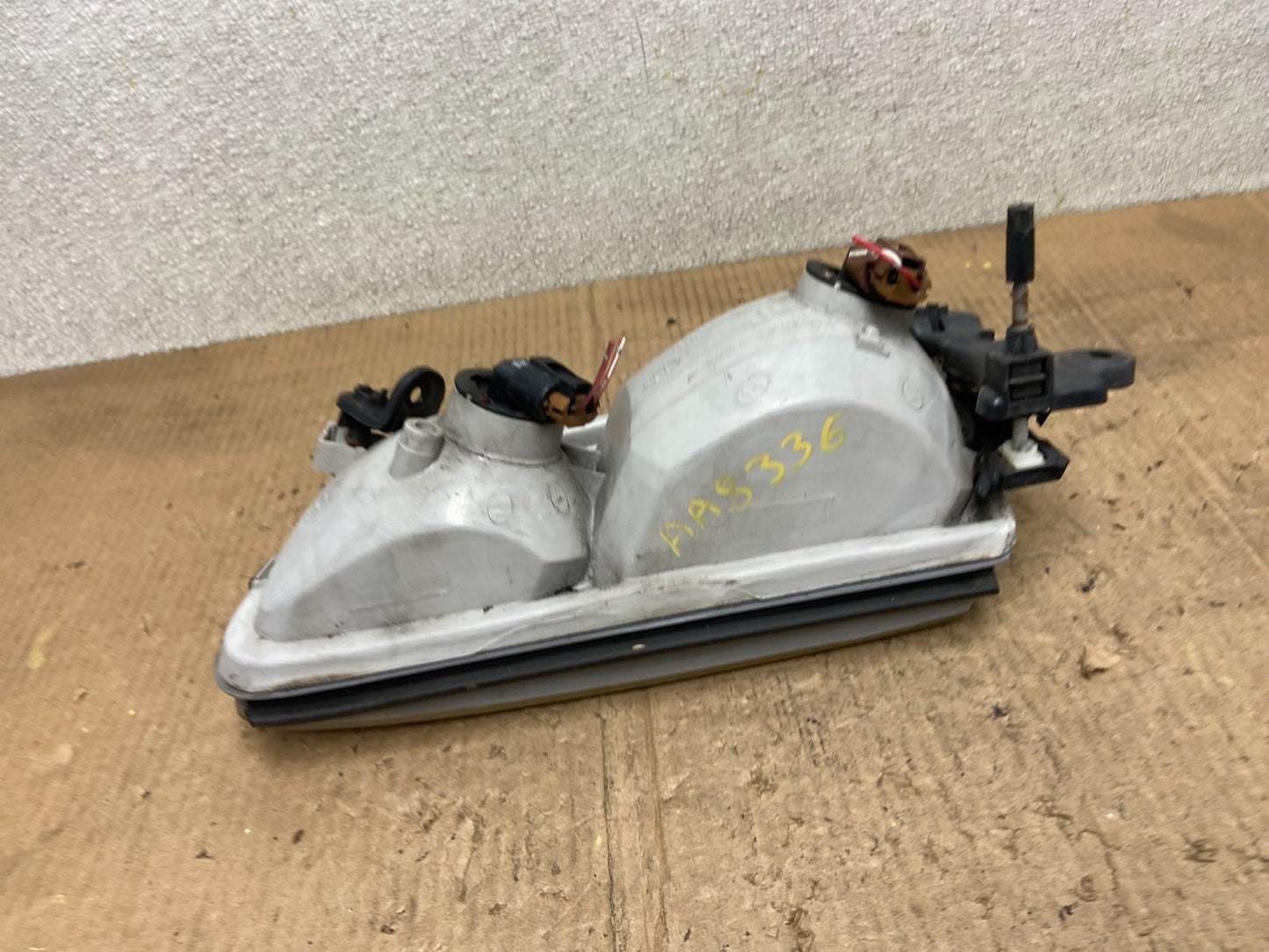 2000 to 2001 Toyota Camry Sedan Right Headlight Clear Lens AA8336 DW8
