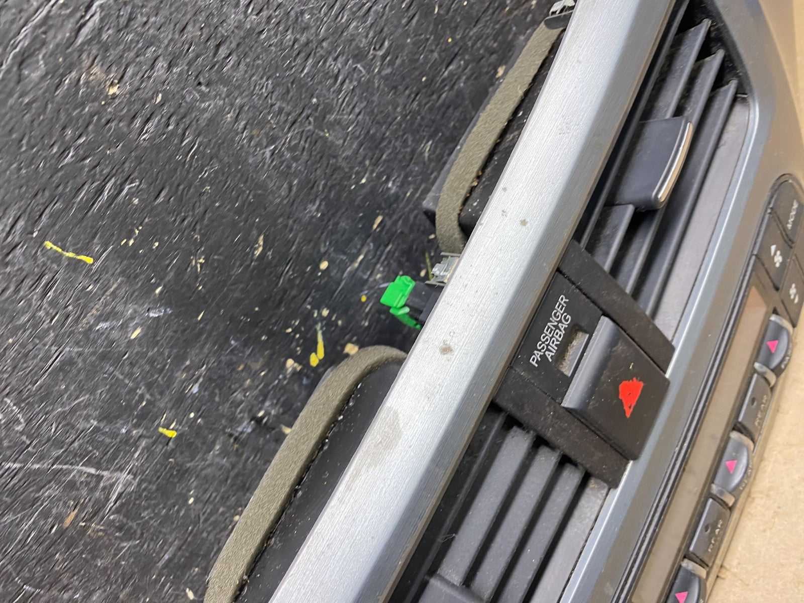 2005 to 2010 Honda Odyssey Radio Climate Control Dash Trim Bezel U5483 DG4