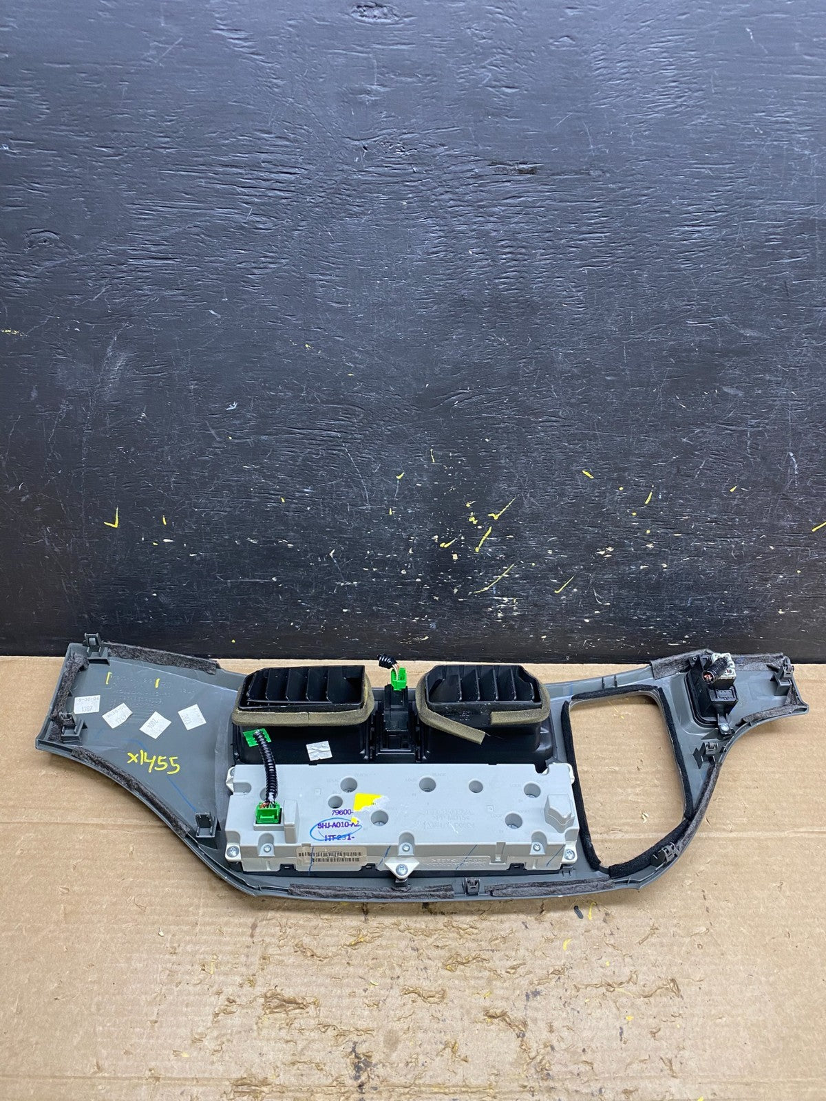 2005 to 2010 Honda Odyssey  Radio Climate Control Dash Trim Bezel X1455 DG3