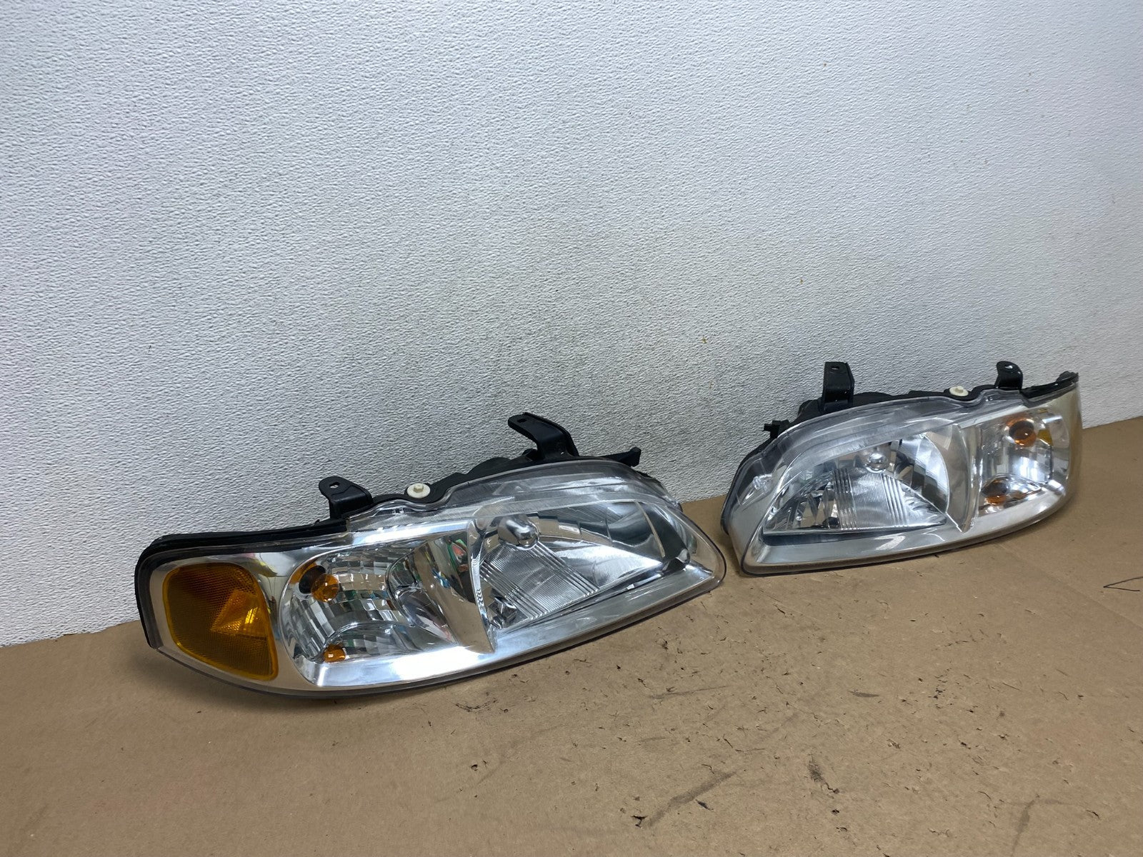 2000 to 2003 Nissan Sentra Front Left+Right Side Headlights AG4309 DW2