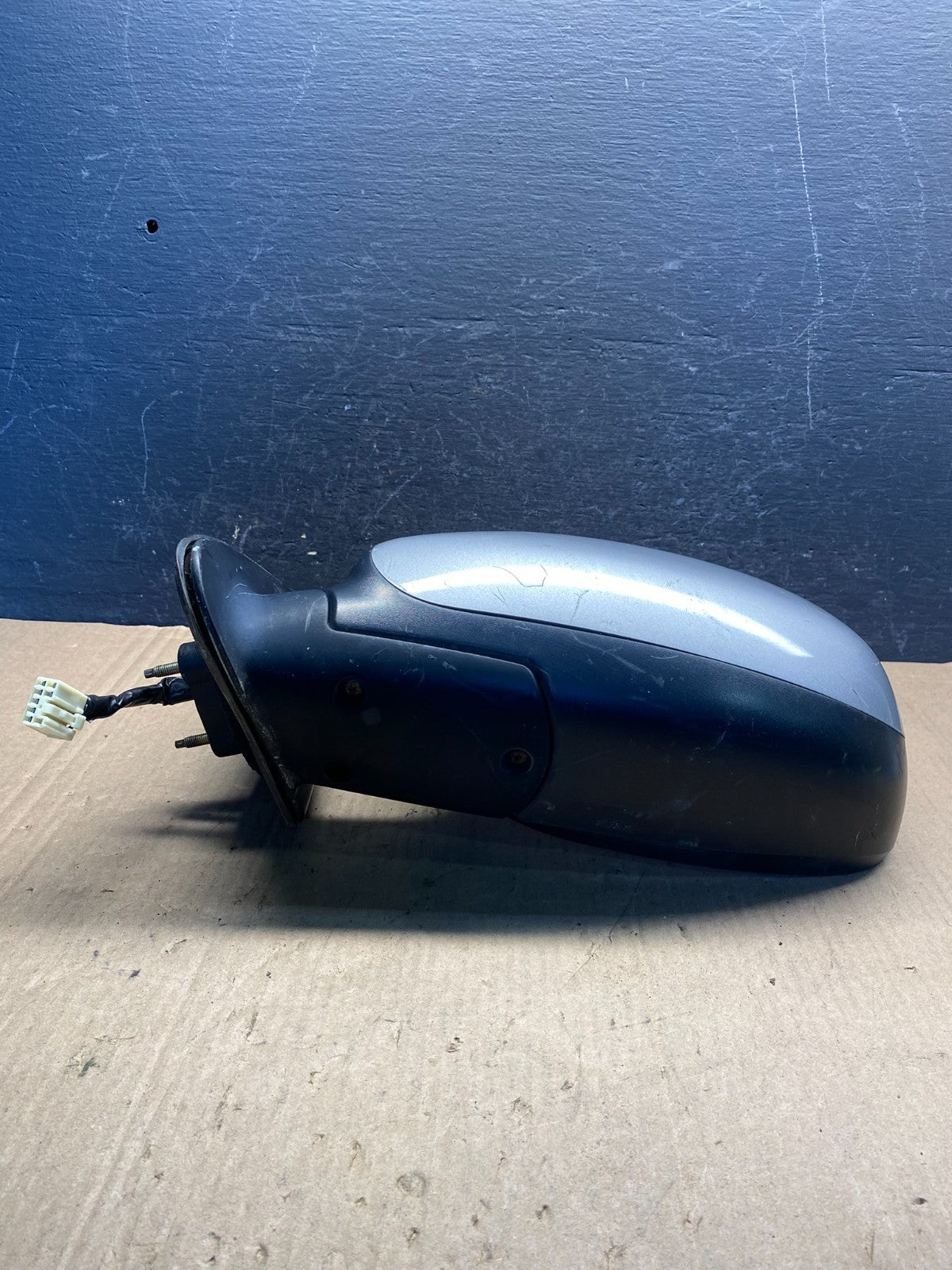 2001 to 2006 Toyota Sequoia Left Driver View Door Mirror AE7653 DW3
