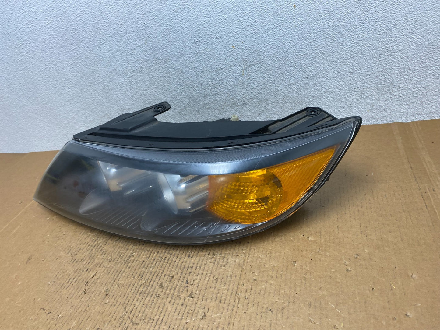 2011 to 2013 Kia Sorento Left Driver LH Side Headlight Halogen AE1234 DW1