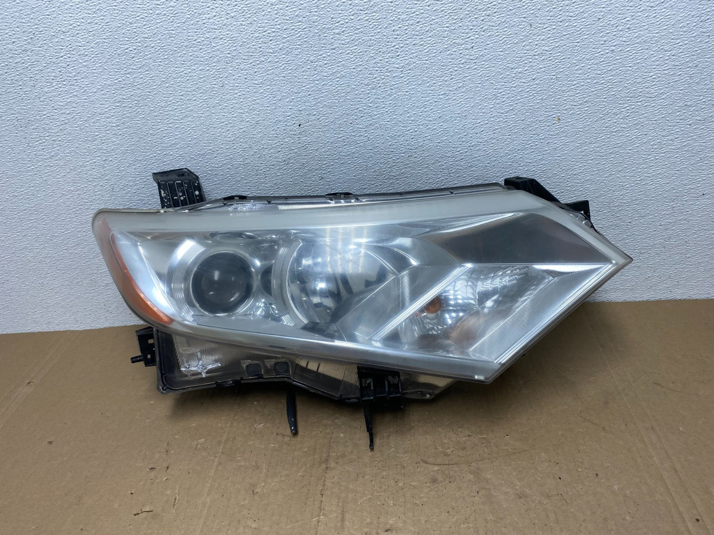 2012 to 2017 Nissan Quest Right Passenger RH Headlight Halogen AC5743 DW0