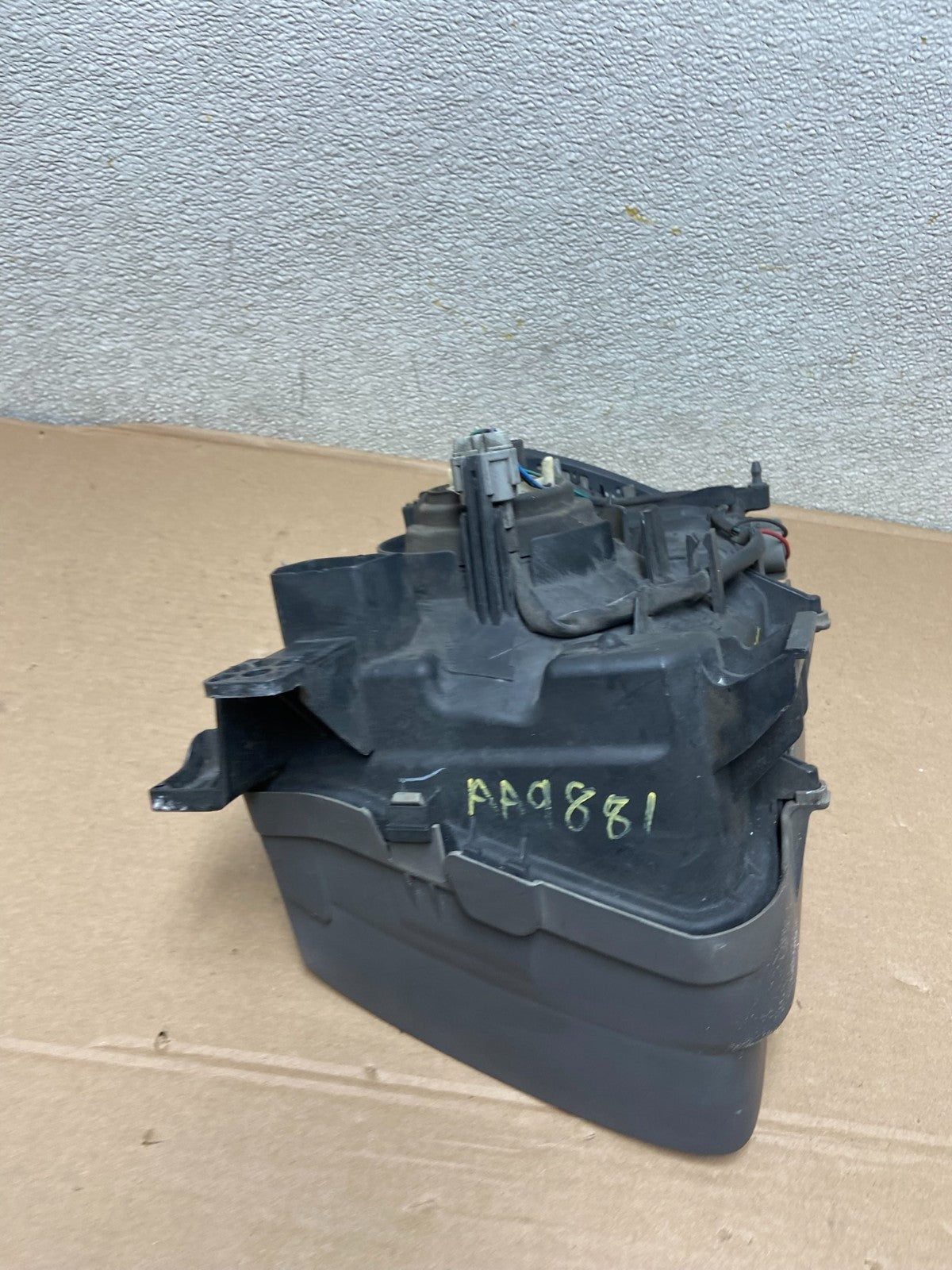 2002 2003 2004 Nissan Xterra Right Passenger RH Side Headlight OEM AA9881 DW7
