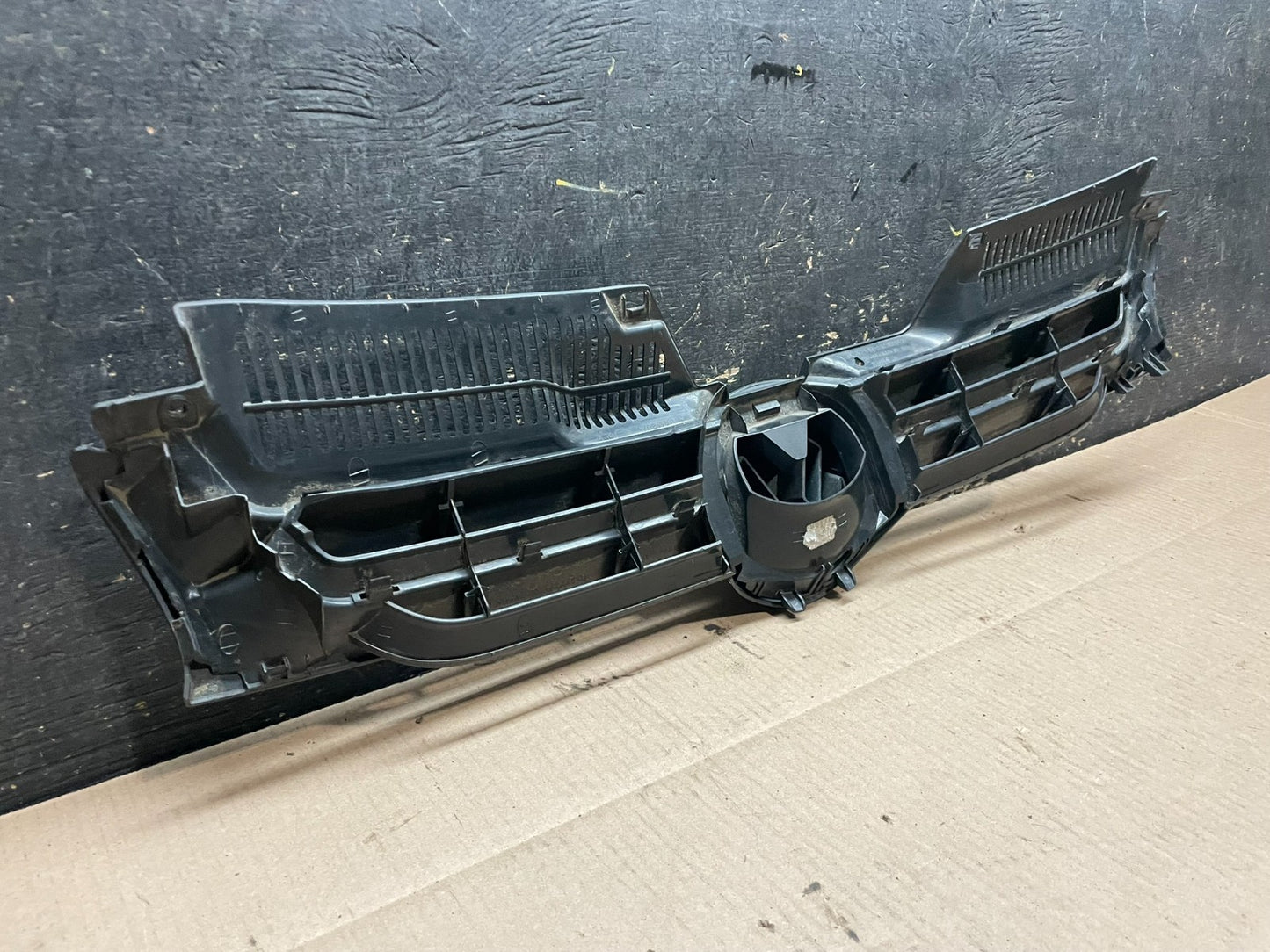 2004 to 2009 Volkswagen Golf MK5 Front Bumper Grill Grille 1k0853655 Z8418 DG8