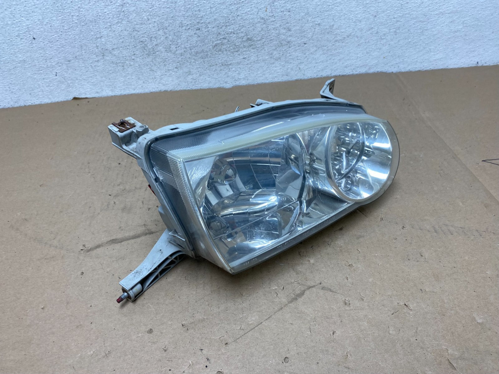 2001 2002 Toyota Corolla Right Passenger RH Side Halogen Headlight AG4089 DW2
