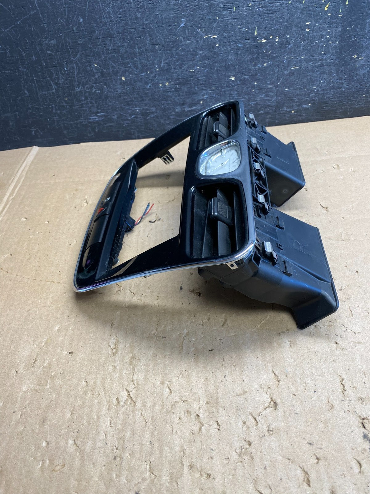 2011-2014 Chrysler 200 Dash Radio Bezel Trim Clock Hazard Bezel AI6508 DW2