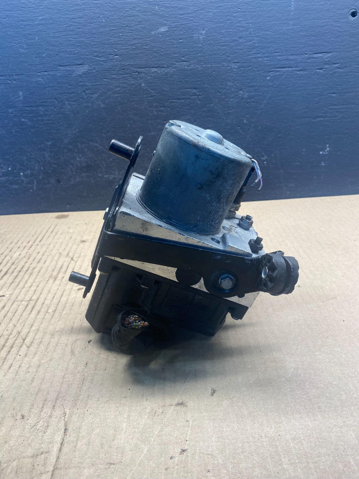 2002-2005 BMW 745i 760i ABS Anti-Lock Brake Pump 6764446 ac9007 DG4