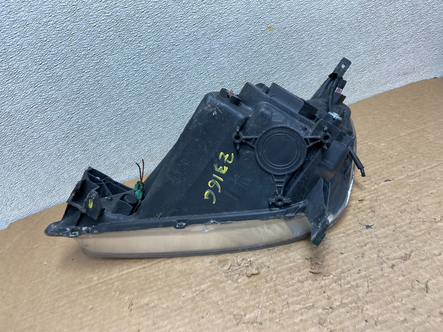 2002 to 2004 Honda CRV CR-V OEM Right Passenger RH Halogen Headlight Z3166 DW6