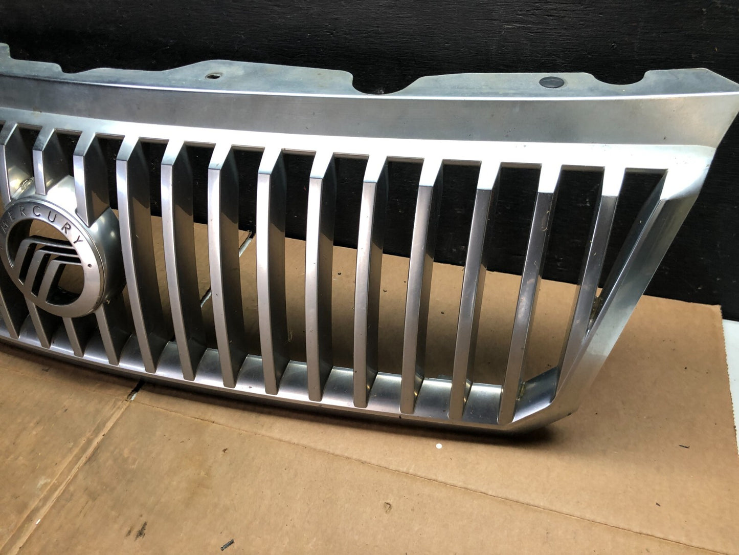 2002 to 2005 Mercury Mountaineer Front Upper Grill Grille Oem A0436 DG12