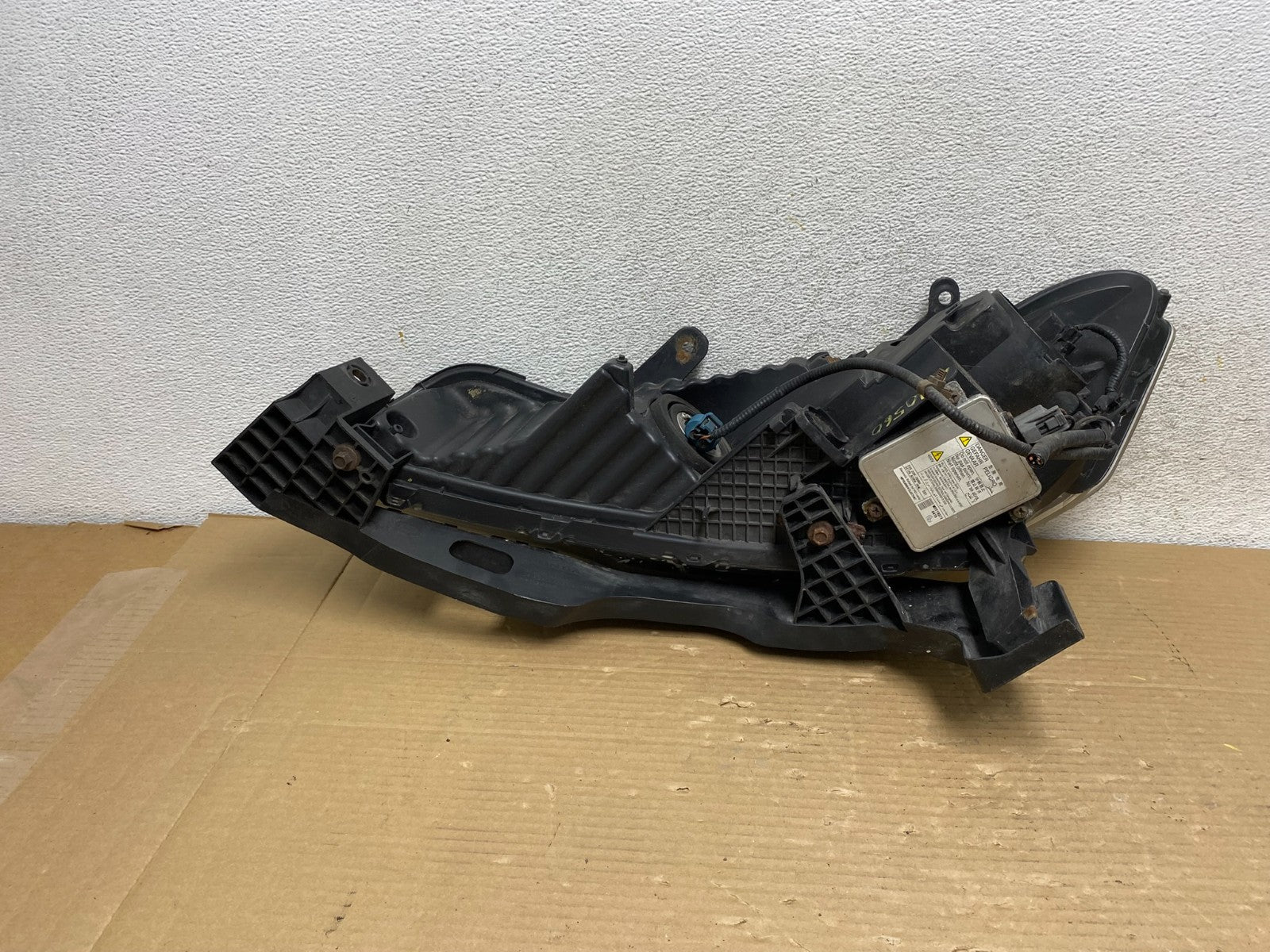 2009 to 2011 Acura TL Headlight Right Passenger Side Xenon HID AH0560 DW8