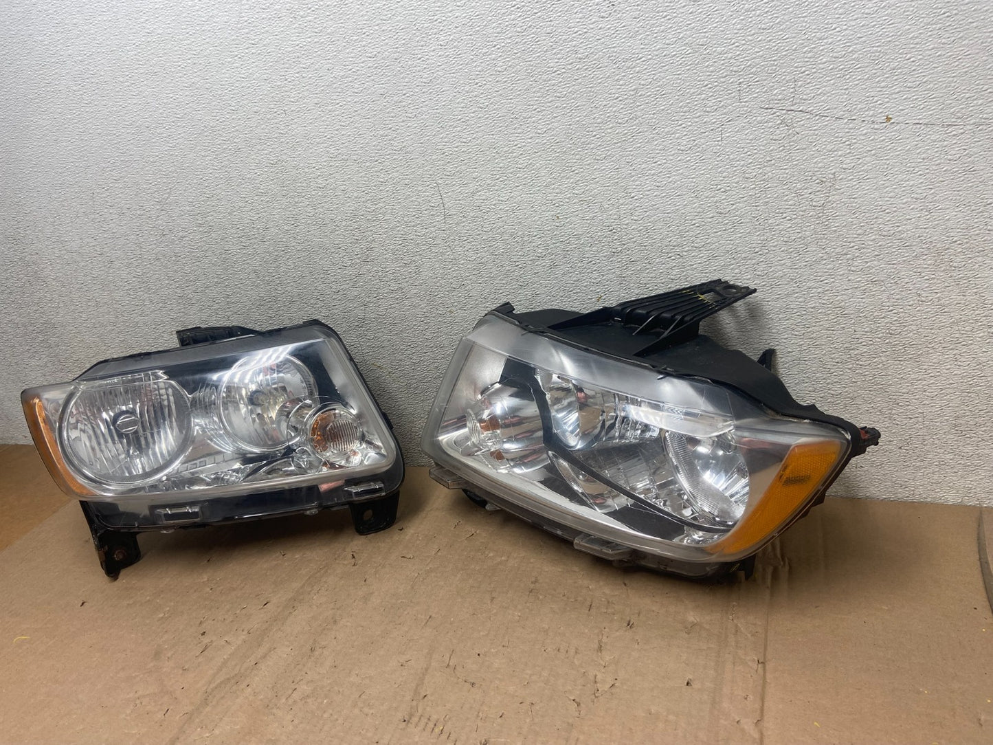 2011-2013 Jeep Grand Cherokee Left+Right Halogen Headlights R1680 DW1
