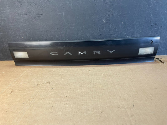 1992 1993 1994 Toyota Camry Center Trunk Panel Rear Tail Light AE8379 DG0