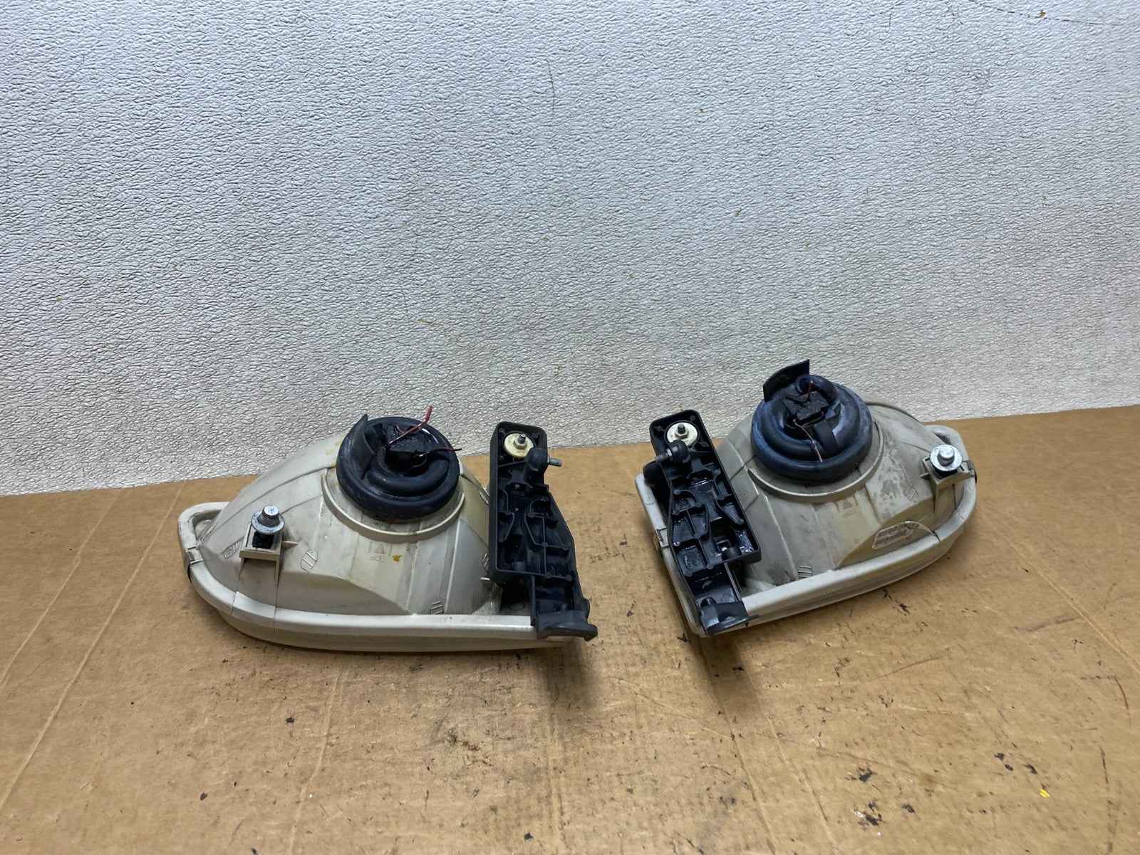 2001 2002 2003 Toyota Sienna Left+Right Side Set Headlights Halogen T3367 DW8