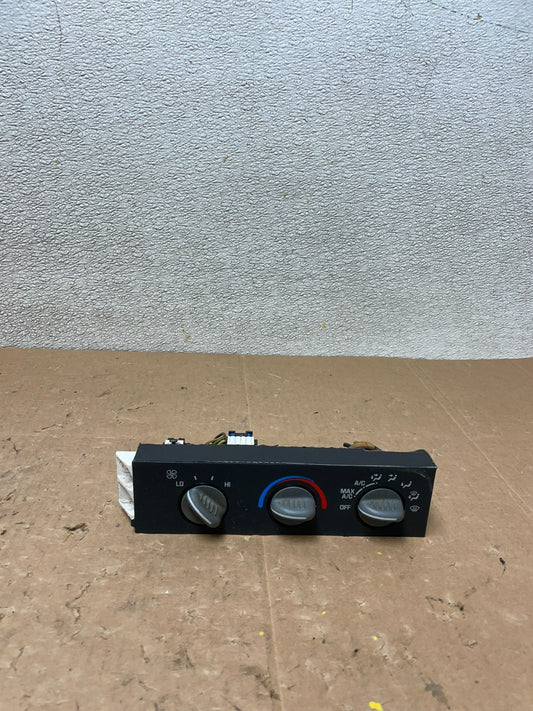 2001 - 2007 GMC Chevrolet Express 1500 Climate Control A/C V5091 DG0