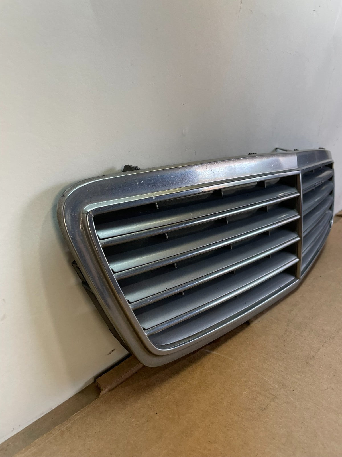 2005-2007 Mercedes W203 C230 C320 C350 Front Upper Grill Grille AG0823 DG2