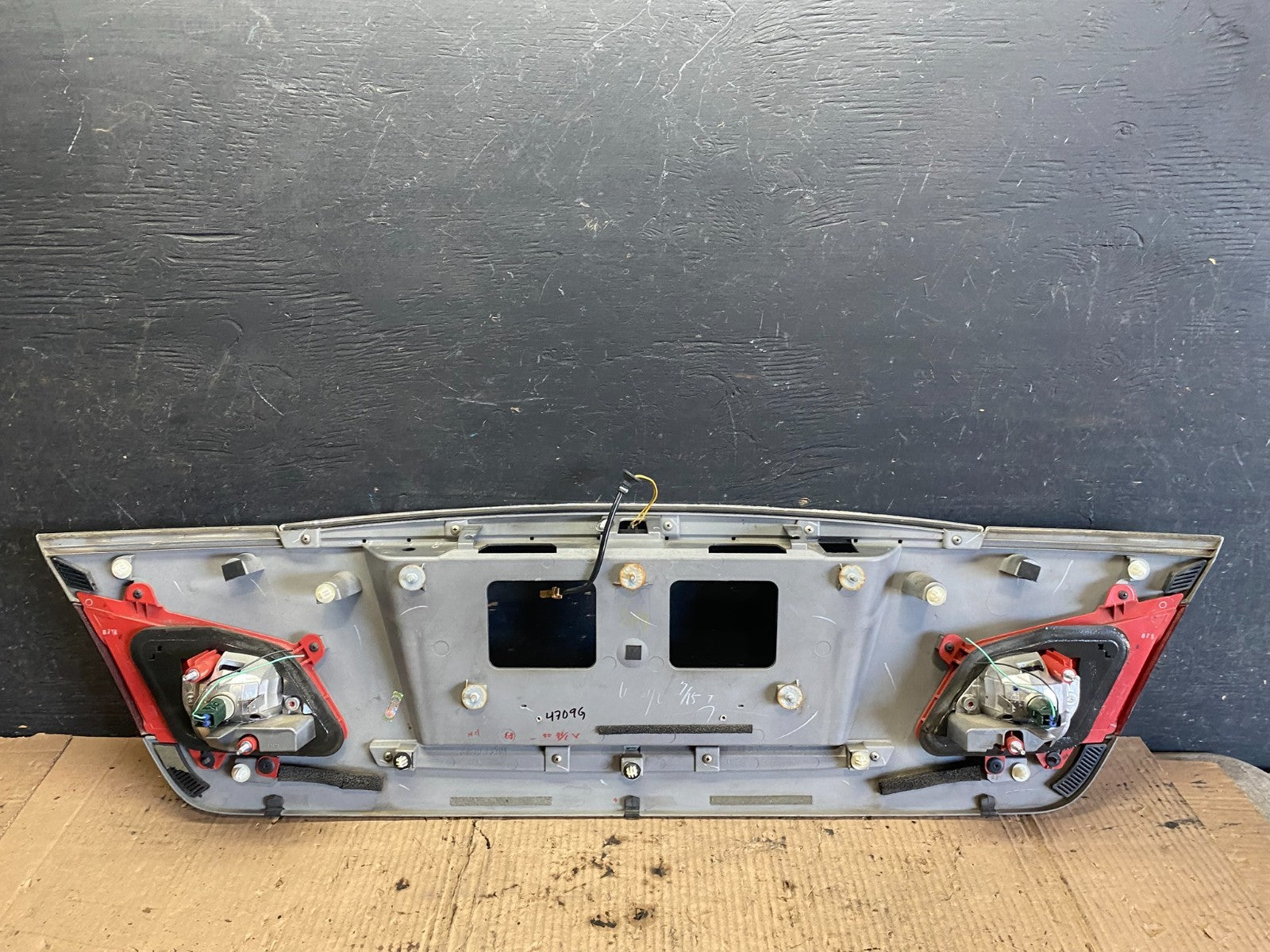 2008 to 2010 Infiniti M35 M45 Rear Trunk Panel Trim Molding OEM Q0358 DG9