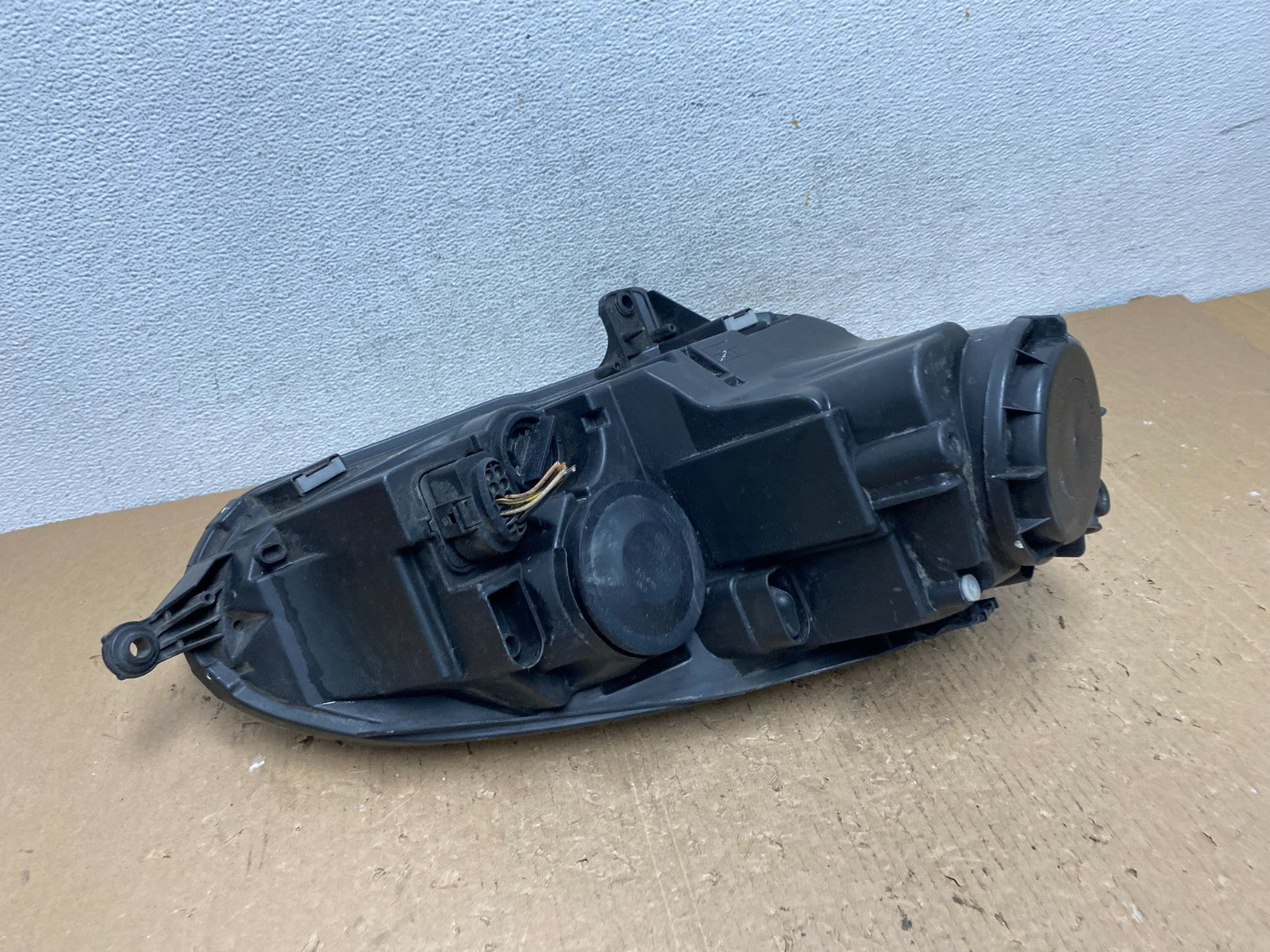 2005 to 2010 Volkswagen Jetta Left Driver LH Side Headlight Halogen AD8810 DW4