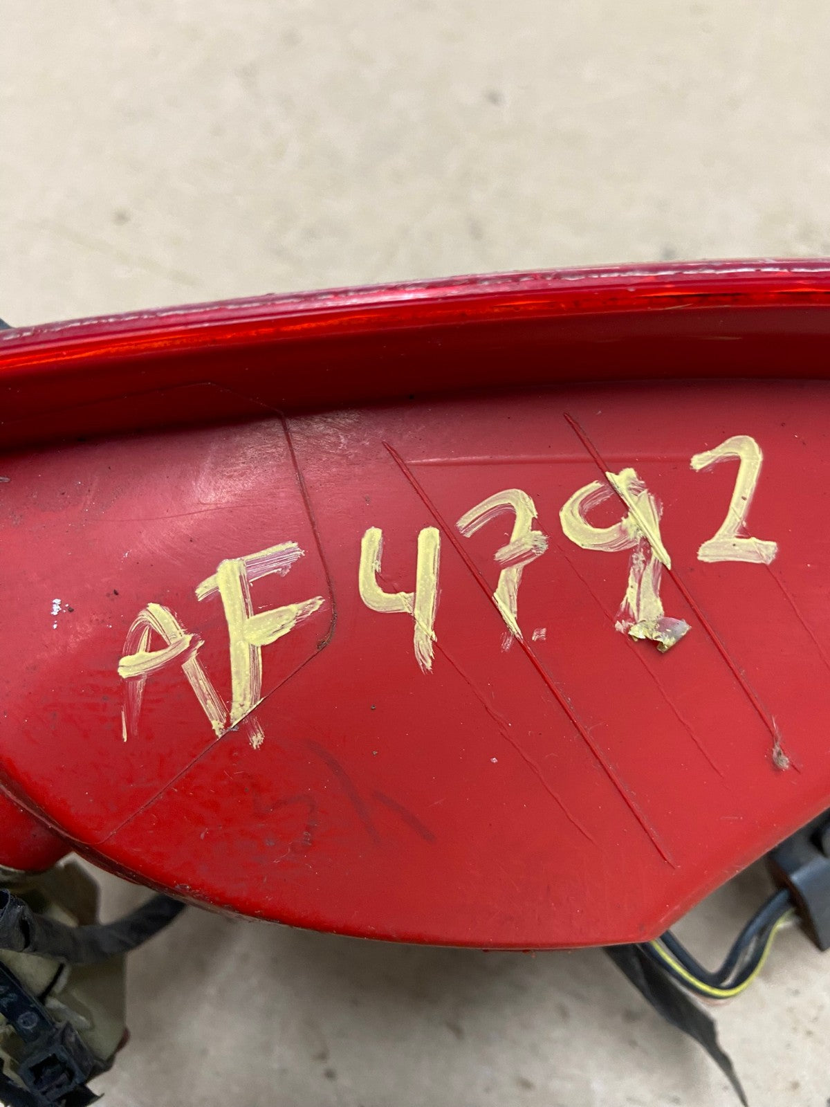 2001 to 2005 Chrysler PT Cruiser Right Passenger Tail Light AF4792 LK7