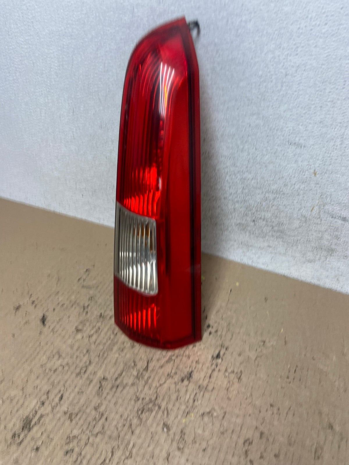2001-2004 Volvo XC70 V70 Right Passenger RH Side Tail Light Upper AF7157 LK1