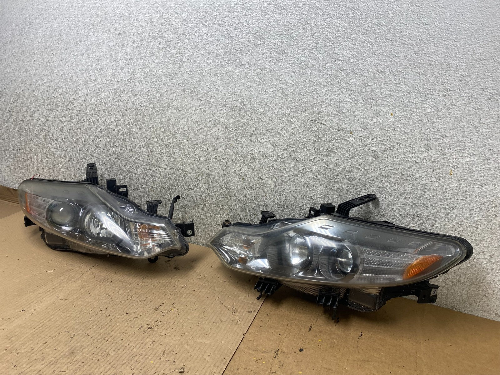 Halogen 2011 2012 2013 2014 Nissan Murano Headlights Left+Right U2734 DW1