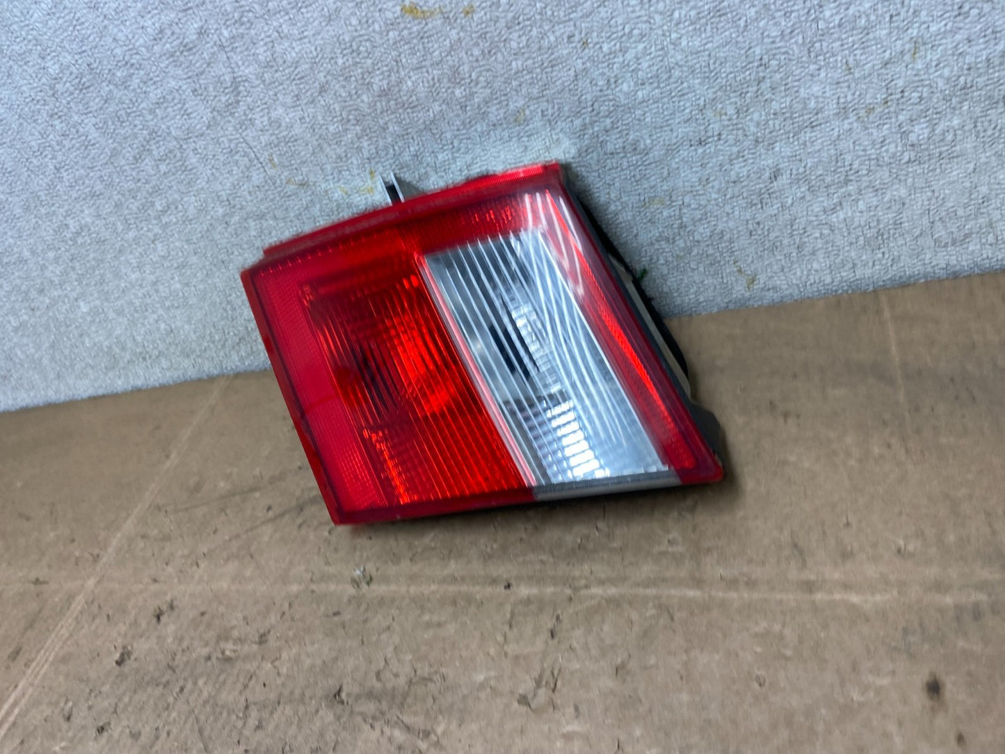 2002 2003 2004 2005 Saab 9-5 Sedan Right Passenger Inner Tail Light Oem Y6041 DW1