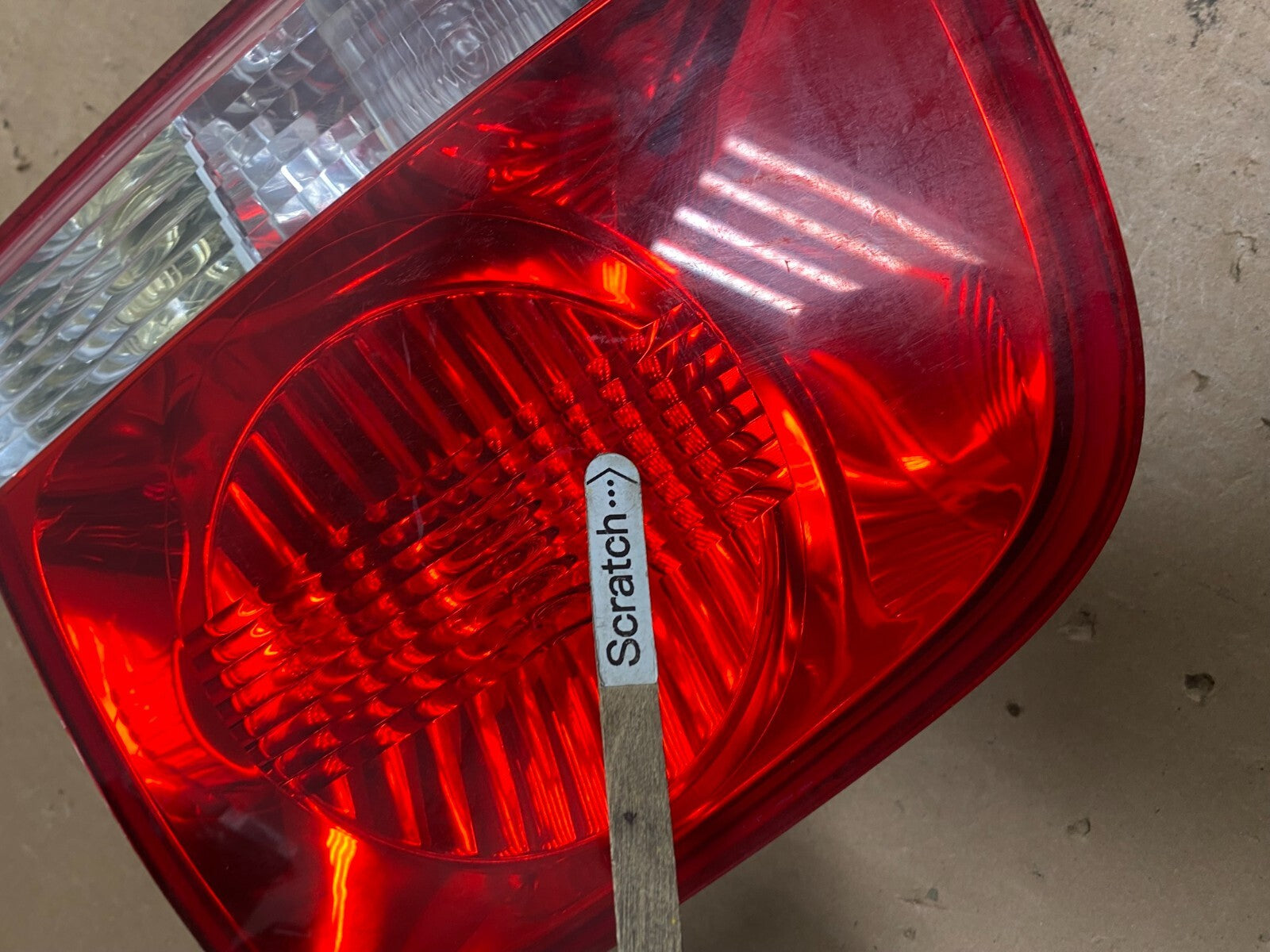 2004-2007 Volkswagen Touareg Right Passenger Rh Inner Tail Light M2211 DW3