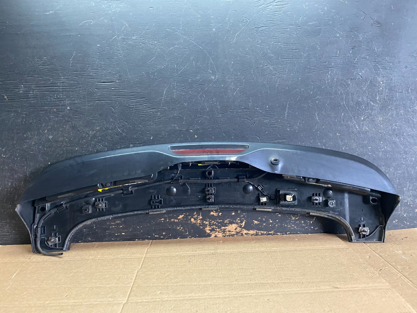 2014 - 2019 Jeep Grand Cherokee Liftgate Back Door Spoiler & Light OEM y9300 DG8