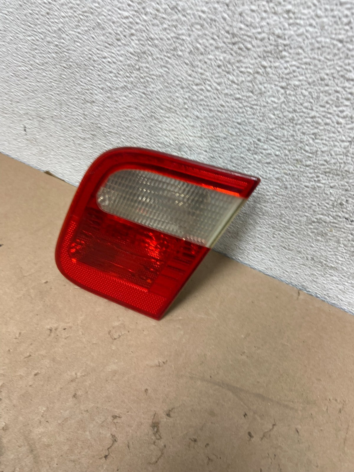 1998 - 2001 BMW 3 325i E46 Series Right Passenger Inner Tail Light AG5593 DG1
