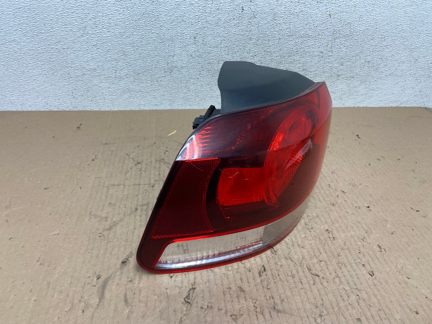 2010 to 2014 Volkswagen Golf & GTI Hatchback Left Side Tail Light AE8878 LK2