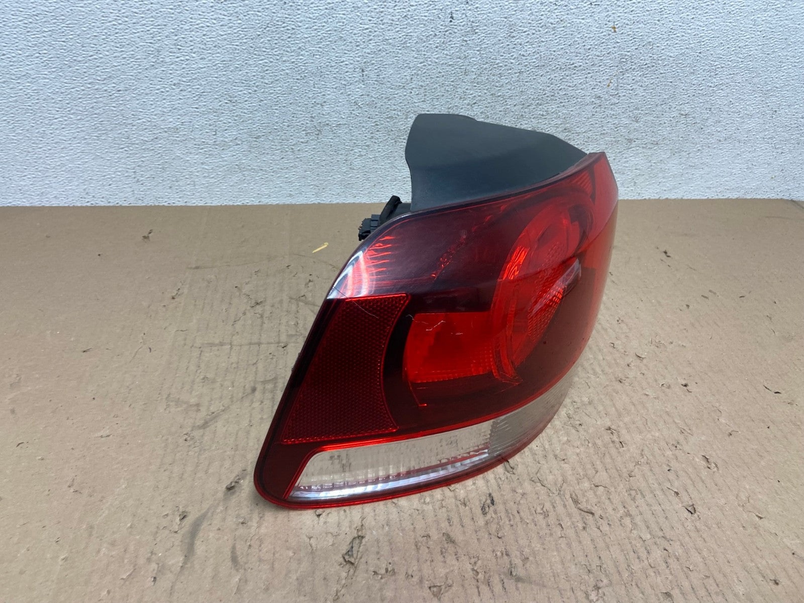 2010 to 2014 Volkswagen Golf & GTI Hatchback Left Side Tail Light AE8878 LK2
