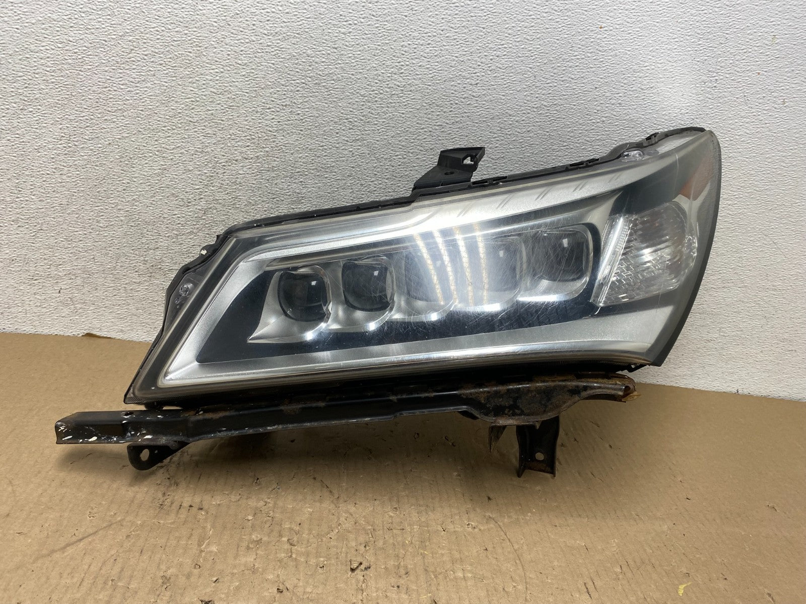 2014 to 2016 Acura MDX Headlight Halogen Left Driver LH Side AG8066 DW0
