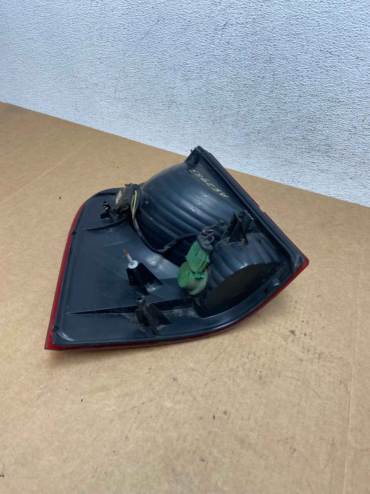 2002 to 2005 Ford Explorer Right Passenger Rh Side Tail light AE2983 LK10