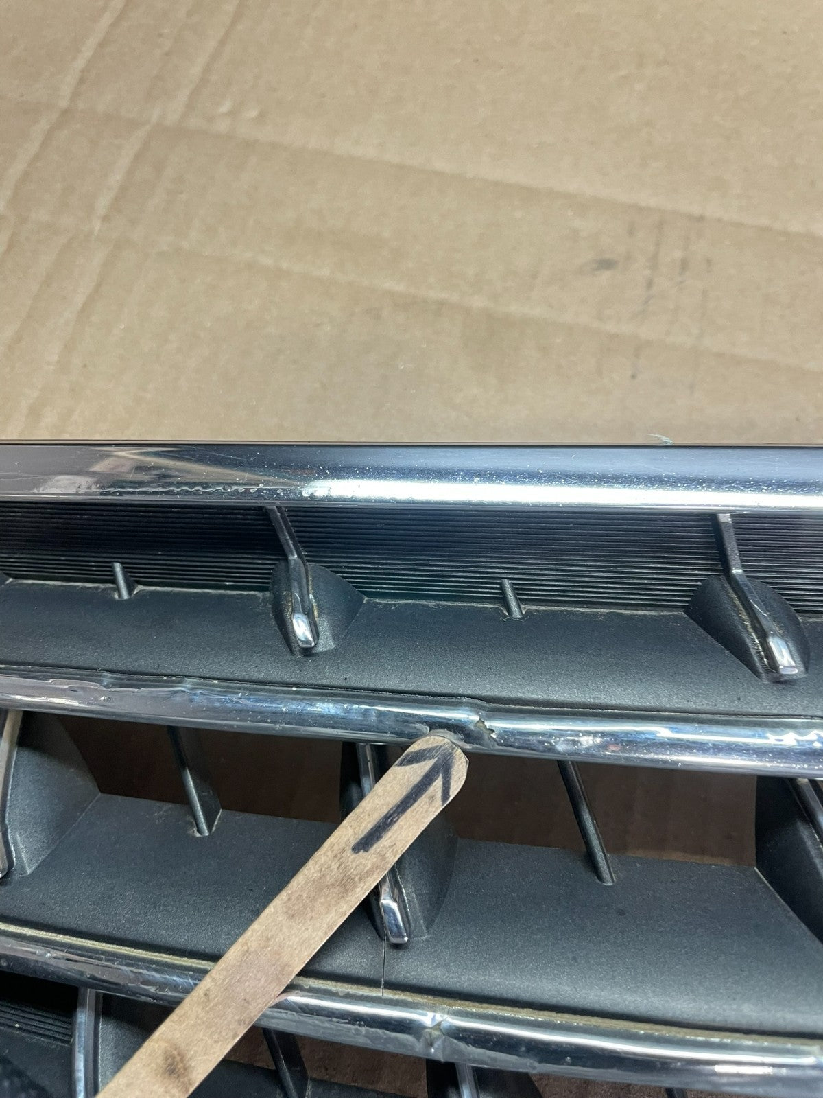 2003 2004 Toyota Avalon Front Upper Grill Grille OEM AB7595 DG6