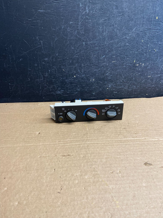 2001 - 2007 GMC Chevrolet Express 1500 Climate Control A/C AF2506 DG0