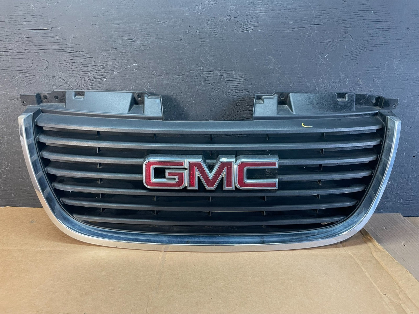 2007 to 2014 GMC Yukon Front Upper Grille Grill ae0836 DG0