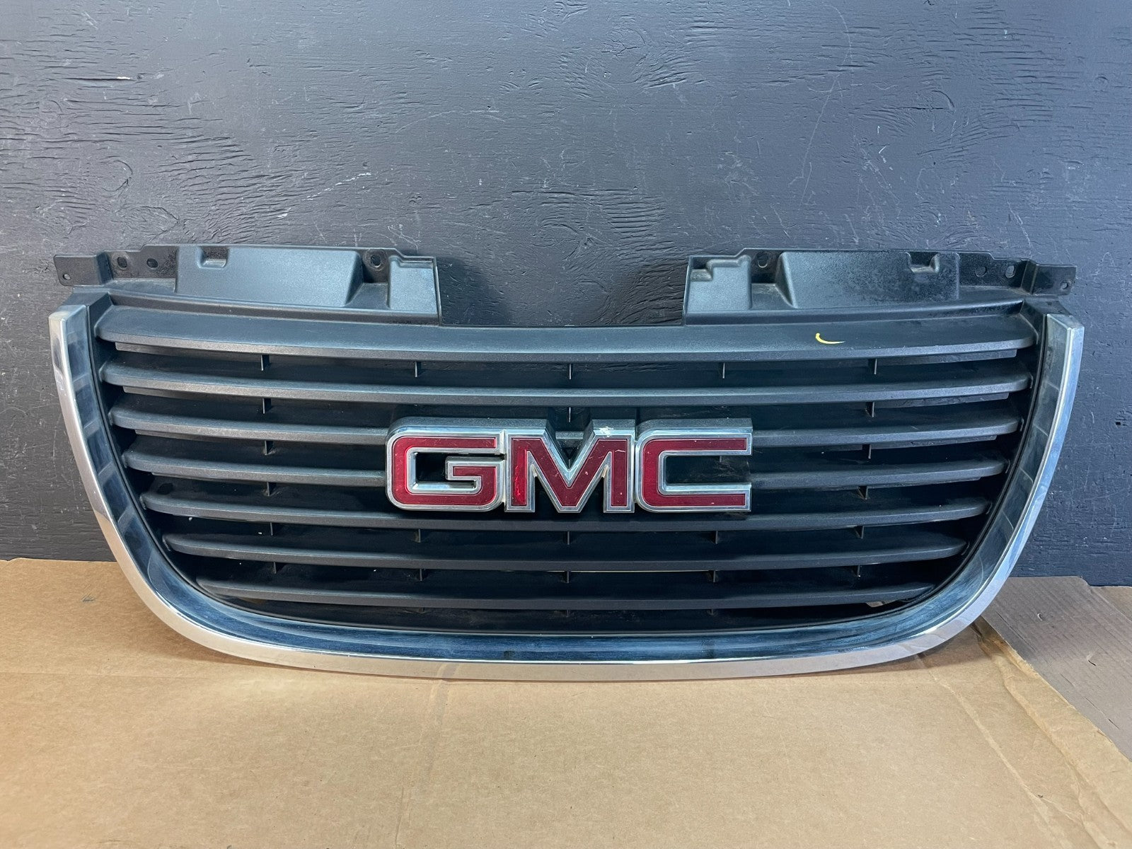 2007 to 2014 GMC Yukon Front Upper Grille Grill ae0836 DG0